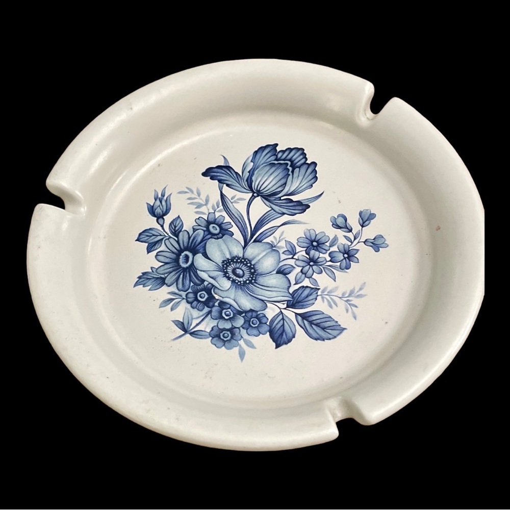 Blue and White Hyalyn Pottery Ashtray Trinket Dish Floral 118 USA